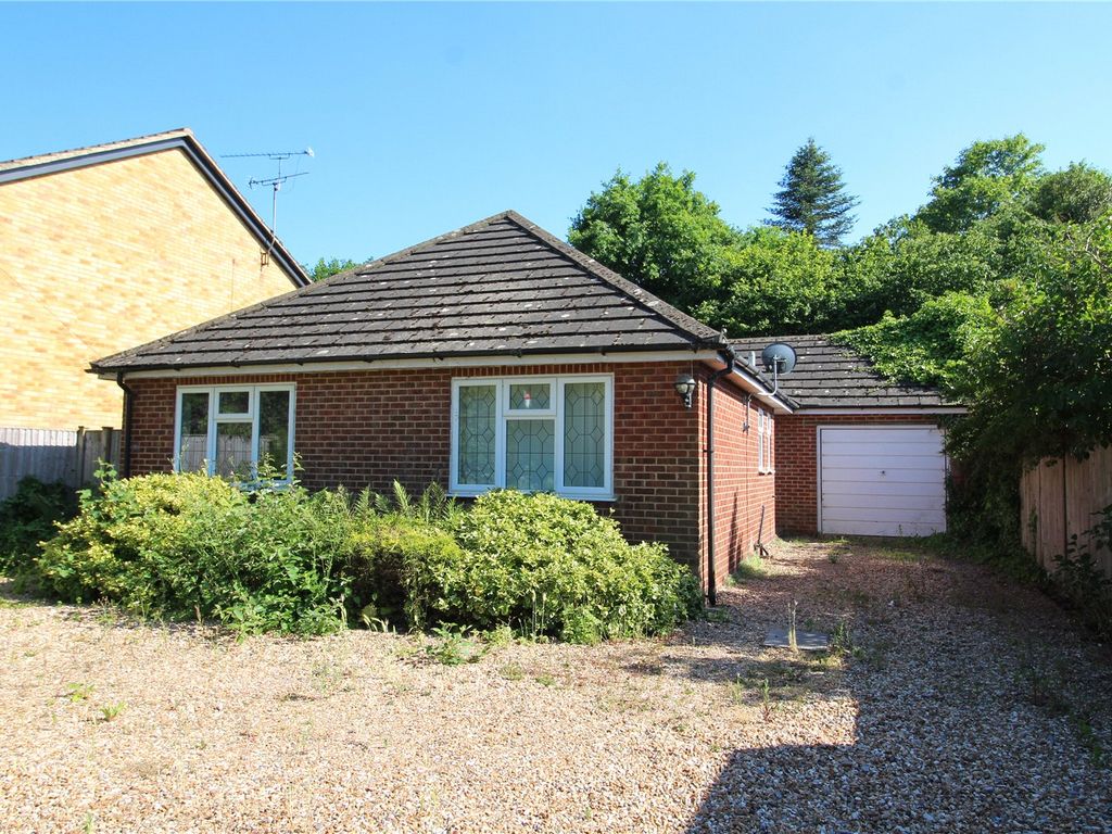 2 bed bungalow for sale in Aldershot Road, Fleet GU51 Zoopla