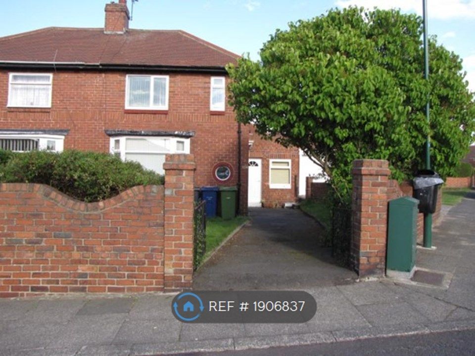 3 bed semidetached house to rent in Harton House Rd, South Shields