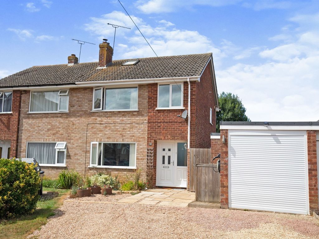 3 bed semidetached house for sale in Dadglow Road, Itchington