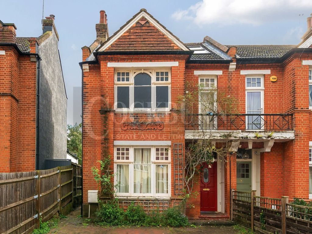 5 bed semidetached house for sale in Avondale Road, Mottingham SE9, £