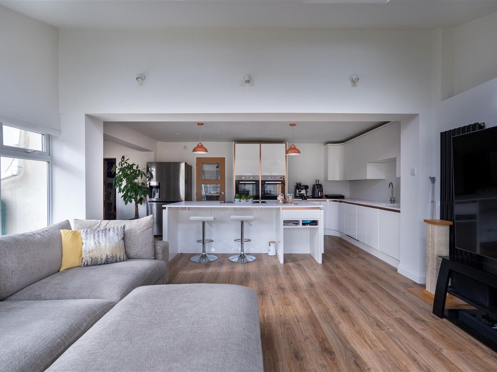 3 bed semidetached house for sale in Harrington Road, Stockwood