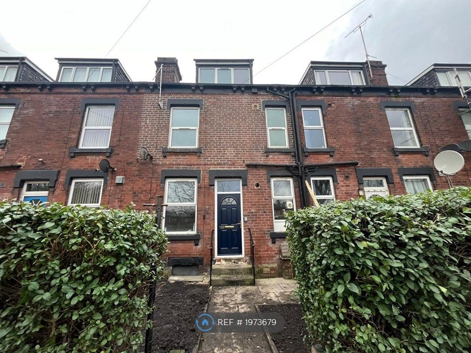 2 bed terraced house to rent in Moor Road, Hunslet, Leeds LS10, £850