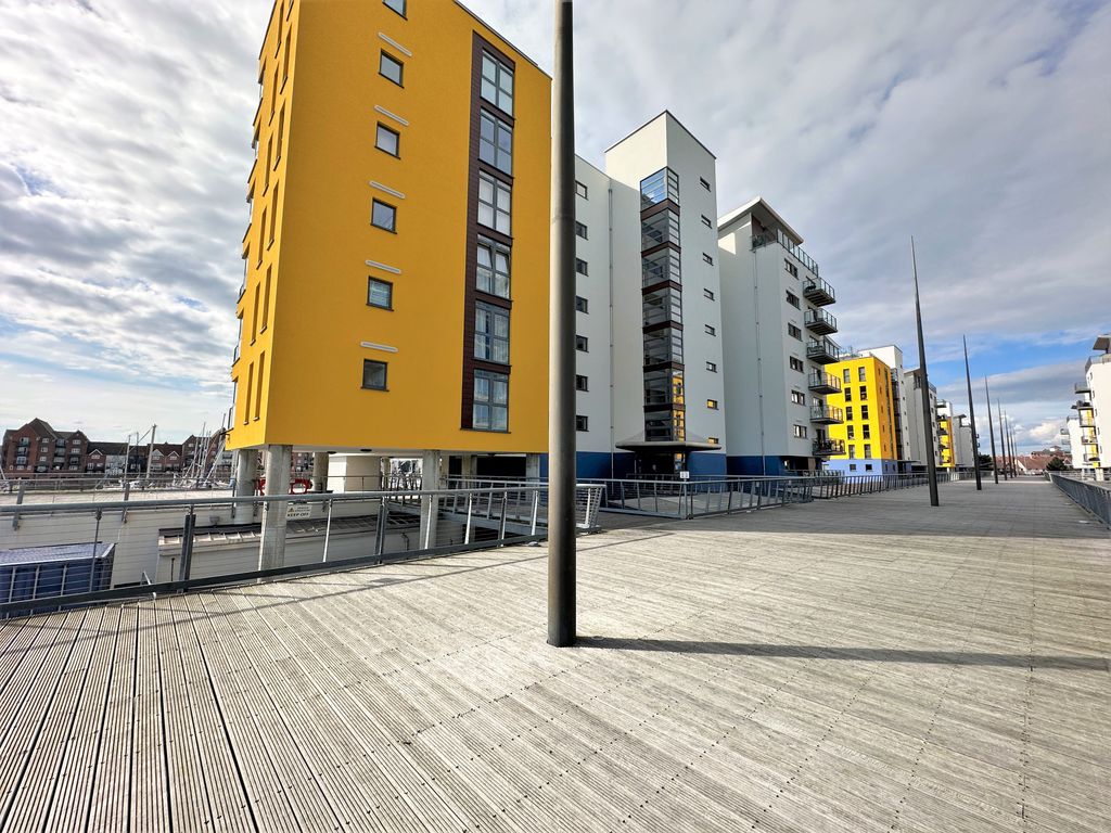 2 bed flat to rent in Fiador Court, Midway Quay, Sovereign Harbour
