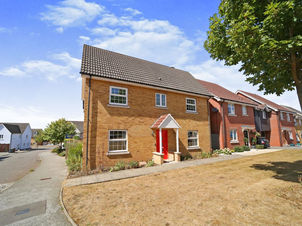 4 bed detached house for sale in Lapwing Grove, Stowmarket, Suffolk