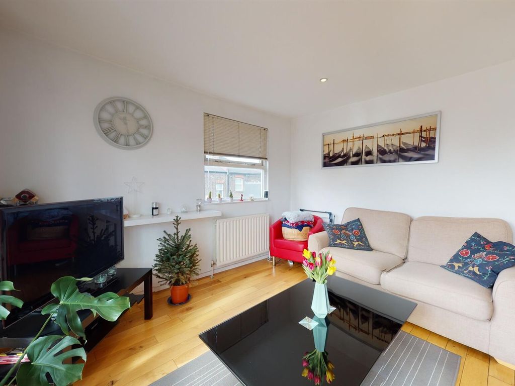 2 bed flat to rent in Earlsfield Road, London SW18 Zoopla