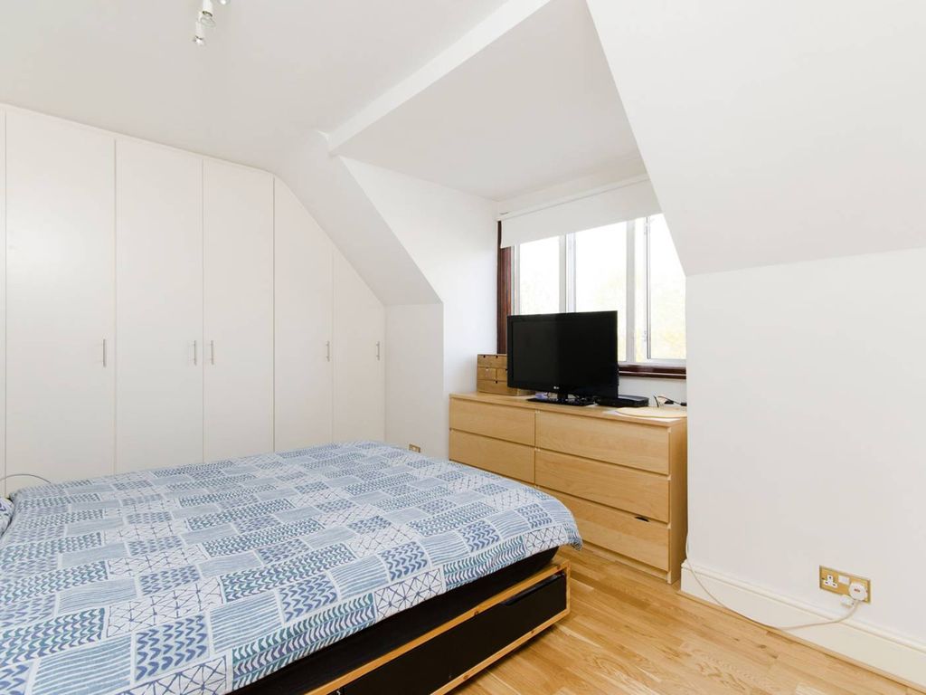 4 bed flat to rent in Finchley Road, Golders Green, London NW11 - Zoopla