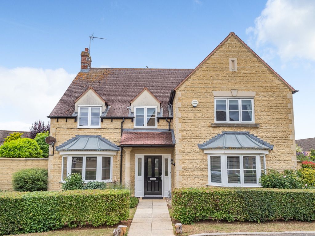 5 bed detached house for sale in Tansy Way, Carterton, Oxfordshire OX18 Zoopla