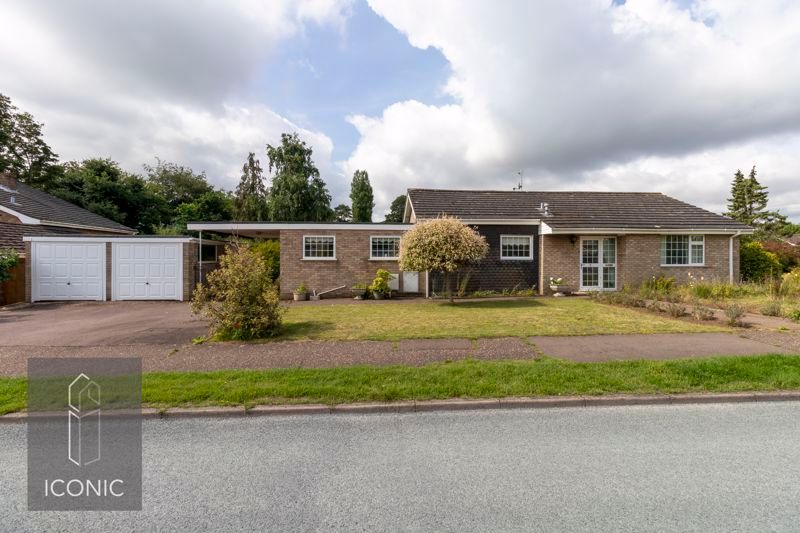 4 bed detached bungalow for sale in Somerset Way, Taverham, Norwich NR8