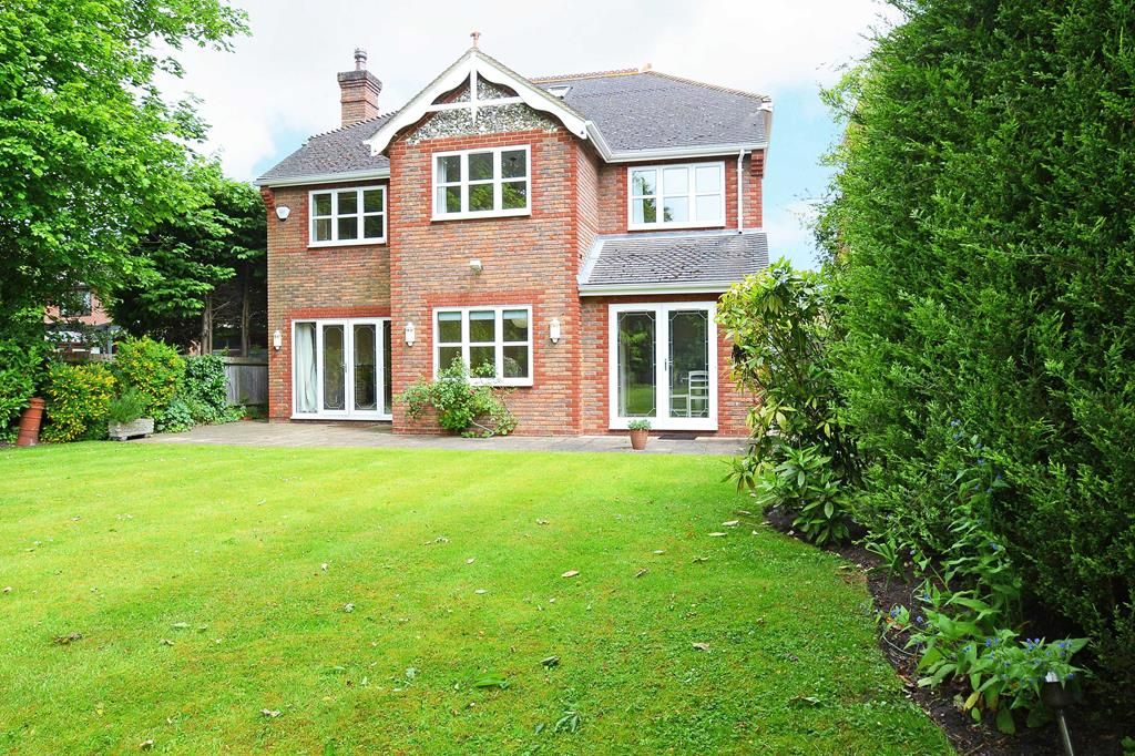 5 bed detached house to rent in Hersham Road, Walton On Thames KT12 Zoopla