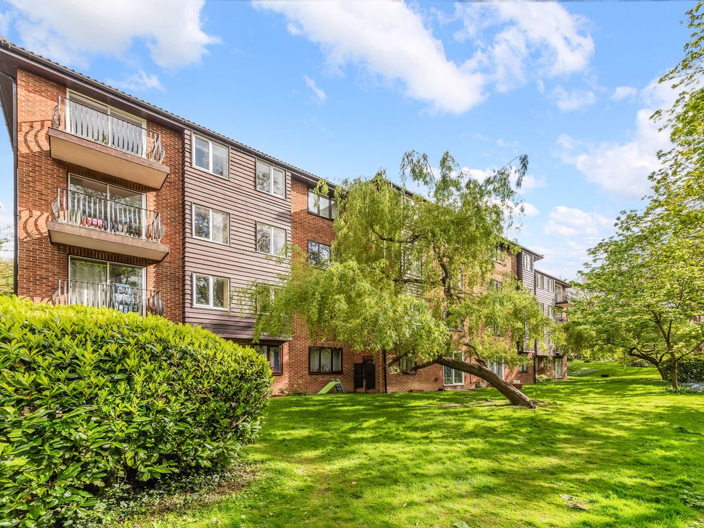 1 bed flat to rent in Steep Hill, Croydon CR0, £1,250 pcm Zoopla