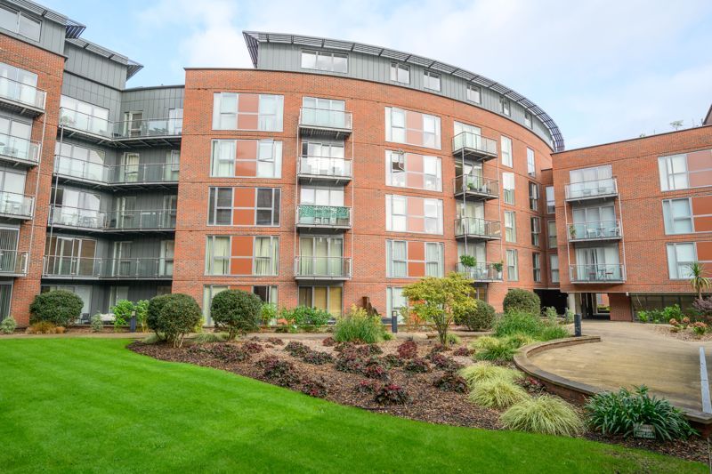 2 bed flat for sale in The Heart, WaltonOnThames KT12, £425,000 Zoopla