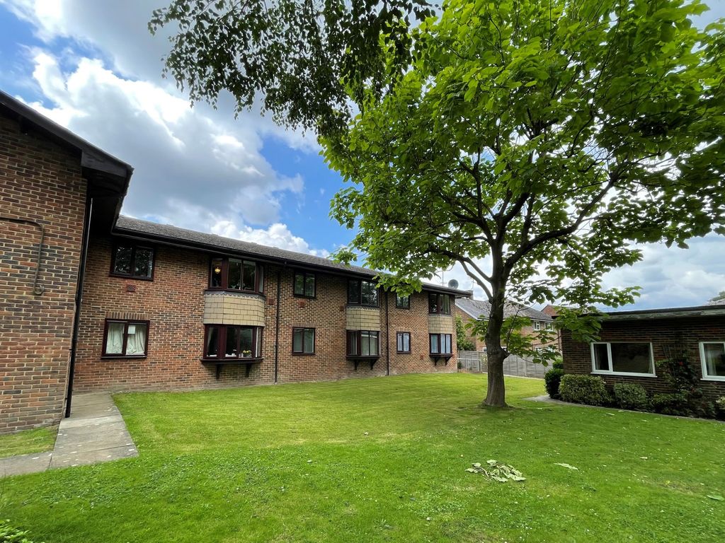 1 bed flat for sale in Belloc Close, Pound Hill, Crawley, West Sussex