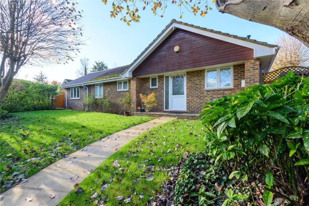 5 bed detached bungalow for sale in Temple Mead Close, Stanmore HA7