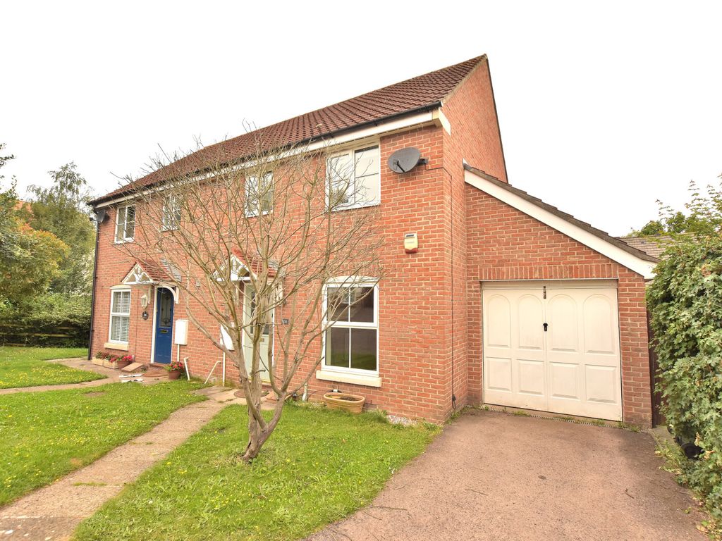3 bed semidetached house for sale in Tortoiseshell Way, Braintree