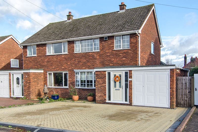 3 bed semidetached house for sale in Highfield Avenue, Chase Terrace