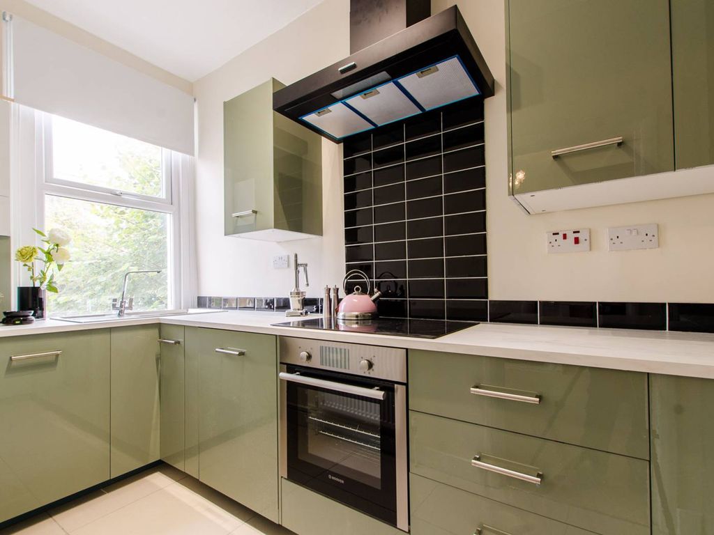 2 bed flat to rent in Herne Hill Road, Herne Hill, London SE24 Zoopla