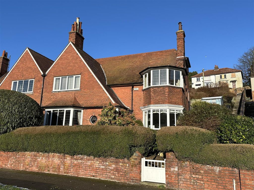 5 bed semidetached house for sale in Scalby Road, Scarborough YO12, £