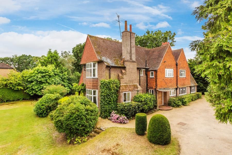 5 bed detached house to rent in Ridgway Road, Pyrford, Woking GU22 Zoopla