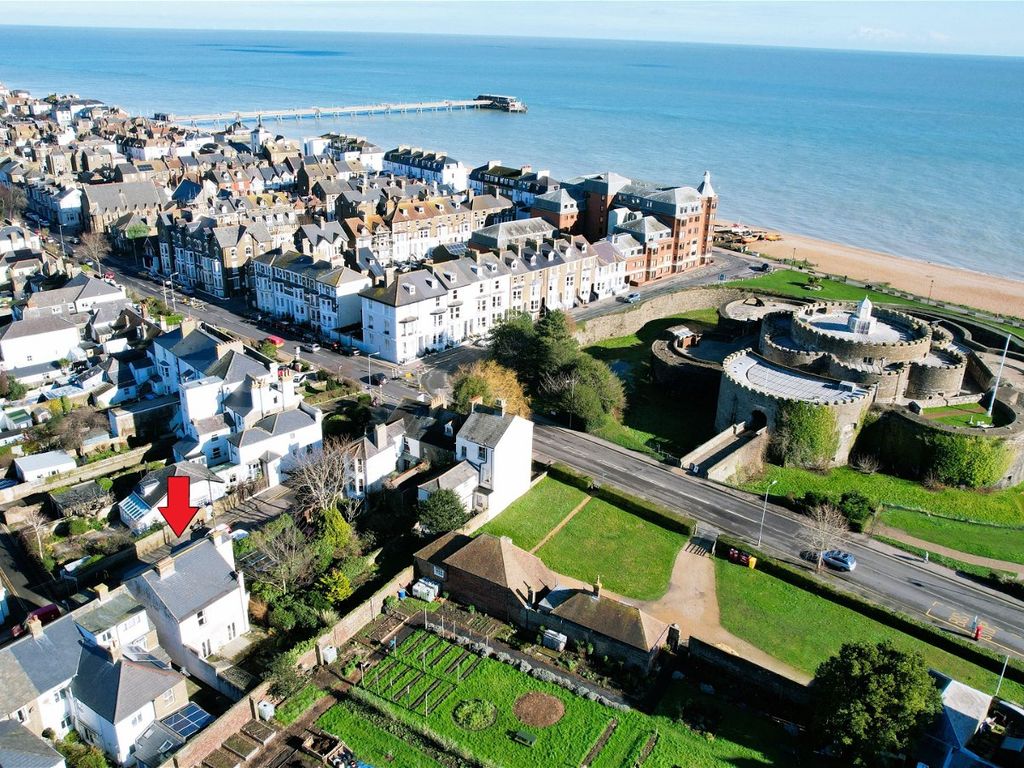 3 bed detached house for sale in Gilford Road, Deal CT14, £500,000 Zoopla