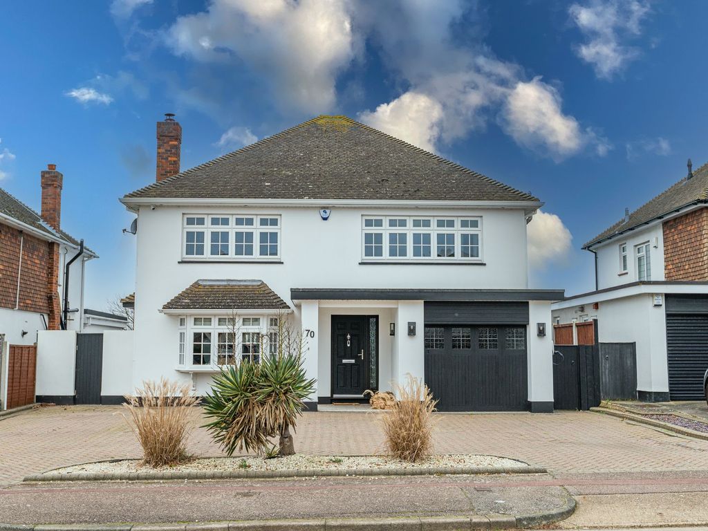 4 bed detached house for sale in Wansfell Gardens, Thorpe Bay SS1, £
