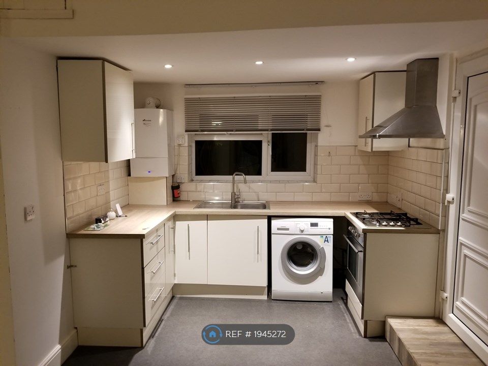 Studio to rent in Hatters Lane, High HP13, £1,000 pcm Zoopla