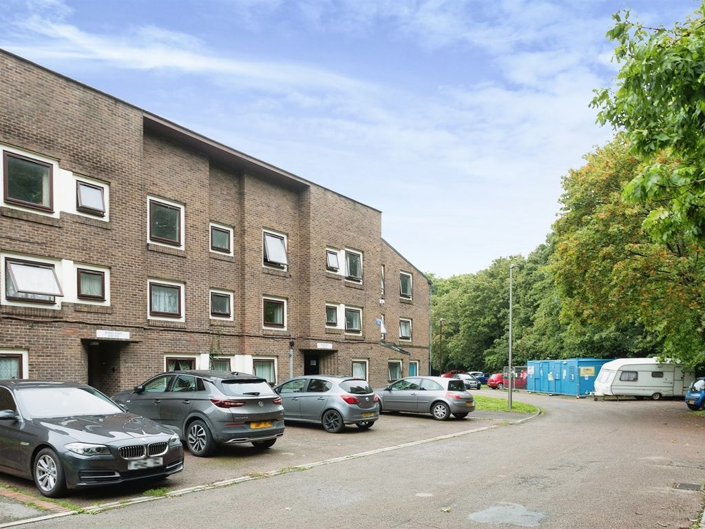 1 bed flat for sale in Granby Court, Bletchley, Milton Keynes MK1, £110,000 Zoopla