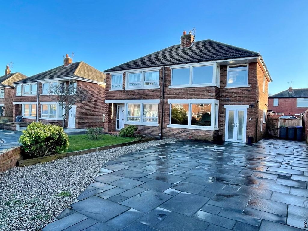 3 bed semidetached house for sale in Stadium Avenue, South Shore