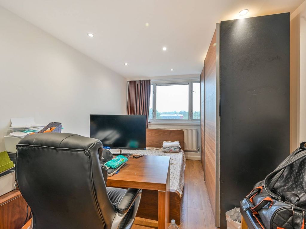 2 bed flat for sale in Adams Road, Tottenham, London N17 Zoopla