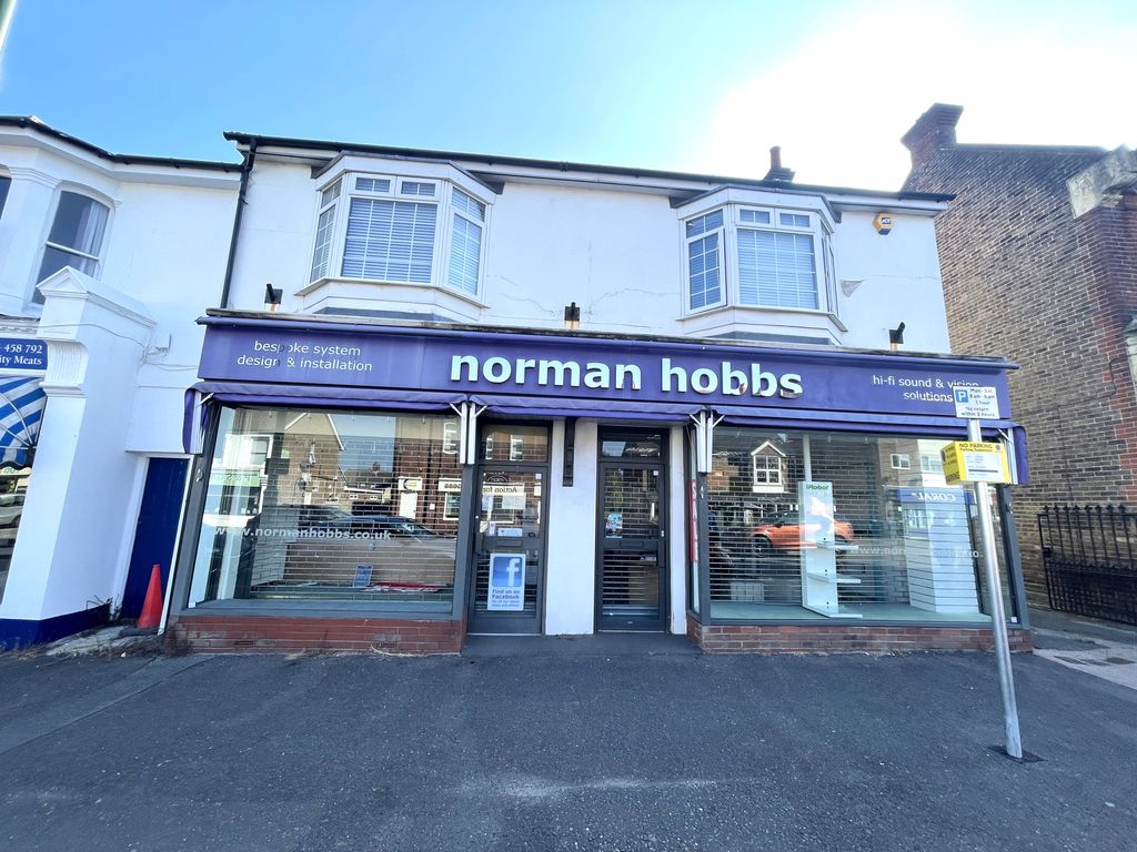 Retail premises to let in Sussex Road, Haywards Heath RH16, £27,000 pa