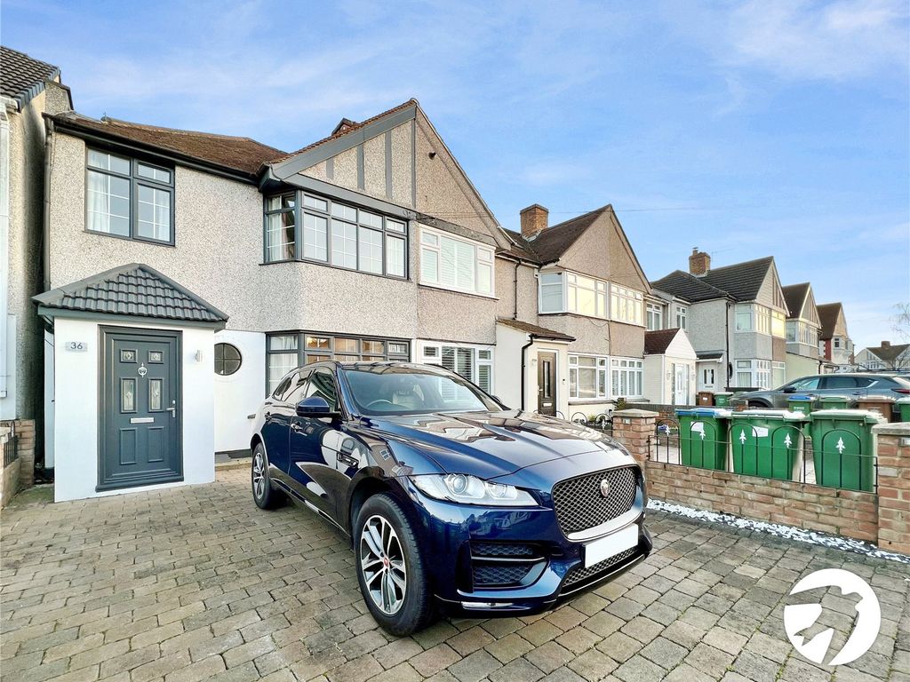 3 bed detached house to rent in Penshurst Avenue, Sidcup DA15 Zoopla