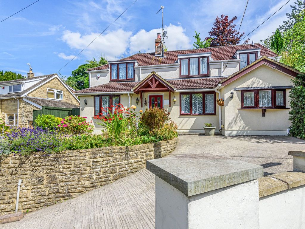 4 bed country house for sale in Priors Hill, Wroughton, Wiltshire SN4