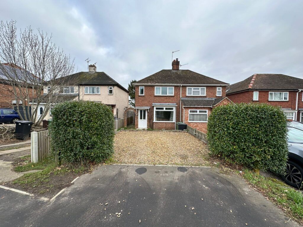 3 bed semidetached house for sale in Norwich Road, New Costessey