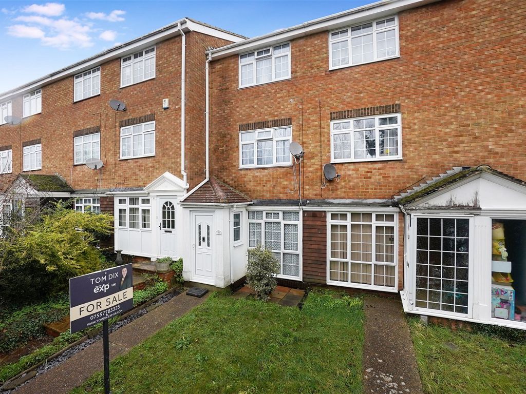 4 bed terraced house for sale in Beacon Road, Chatham ME5, £300,000