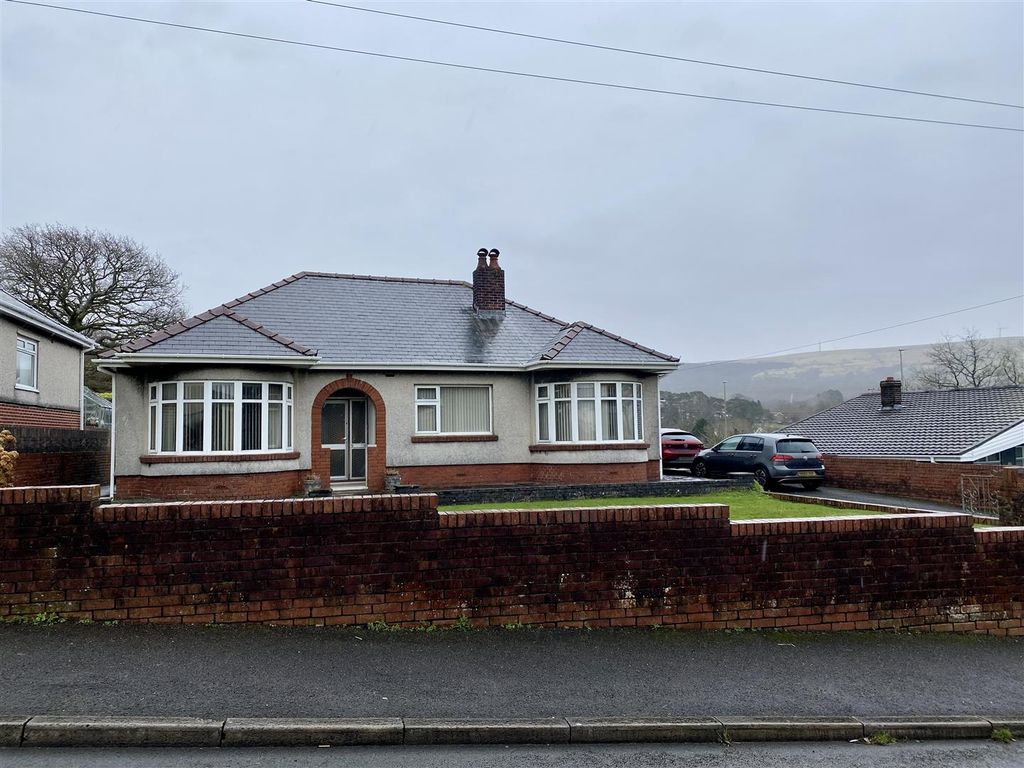 3 bed detached bungalow for sale in Wernddu Road, Ammanford SA18, £