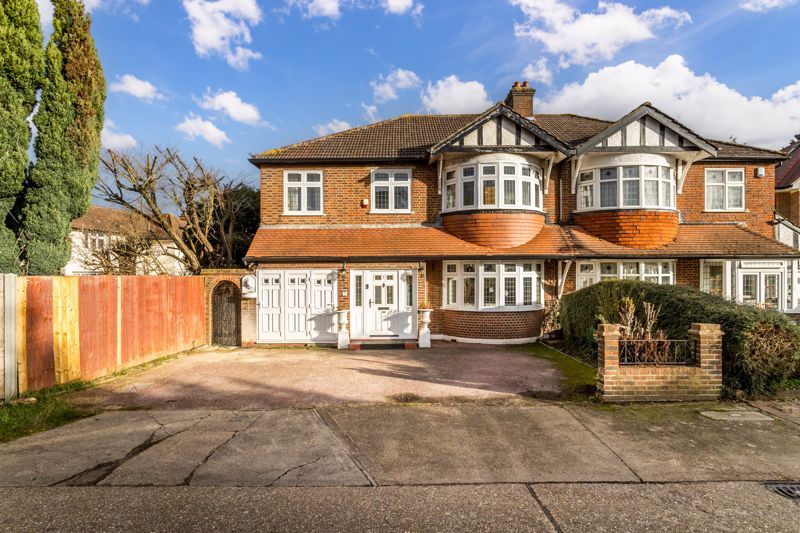 5 bed semidetached house for sale in Savile Close, New Malden KT3, £