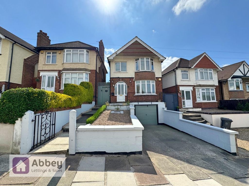 3 bed detached house for sale in Avebury Avenue, Leicester LE4, £