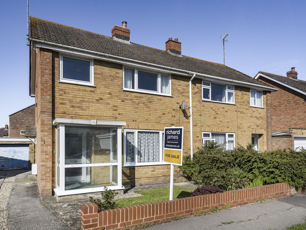 3 bed semidetached house for sale in Canney Close, Chiseldon, Swindon