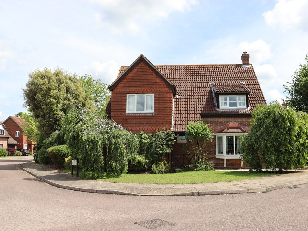 4 bed detached house for sale in White Oak Gardens, Sidcup DA15, £