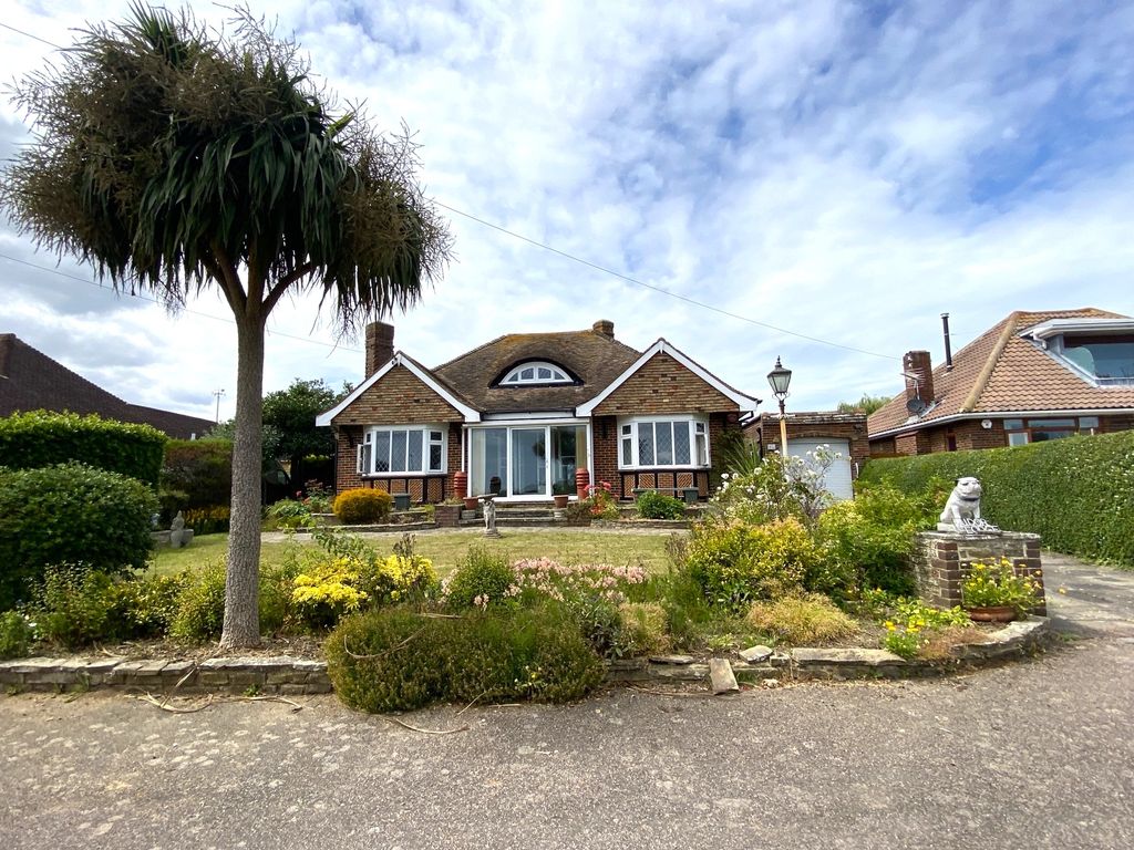 3 bed detached bungalow for sale in Sandwich Road, Cliffsend, Ramsgate