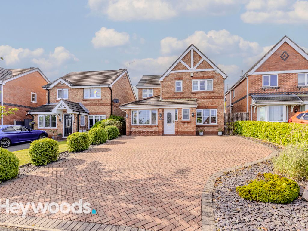 4 bed detached house for sale in Old Hall Drive, Bradwell, Newcastle