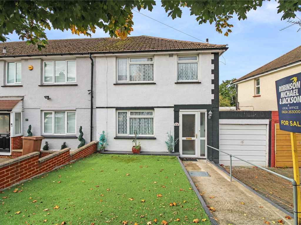 3 bed end terrace house for sale in Woodlands Road, Gillingham, Kent