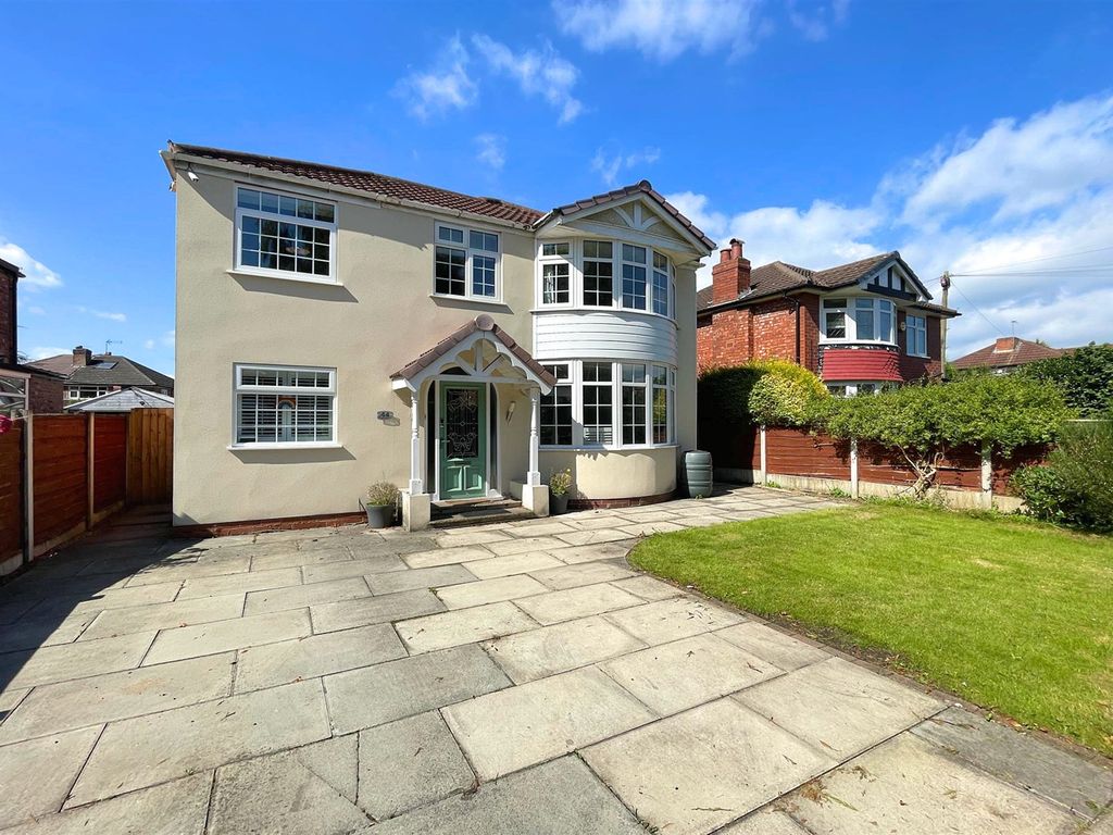 4 bed detached house for sale in Derbyshire Road South, Sale M33, £