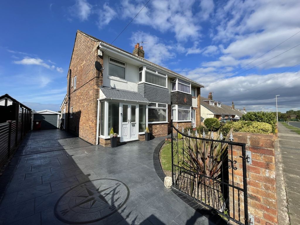 3 bed semidetached house for sale in Wilson Square, Cleveleys FY5 Zoopla