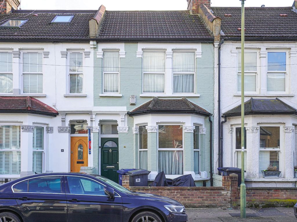 3 bed terraced house for sale in Brackenbury Road, London N2, £700,000