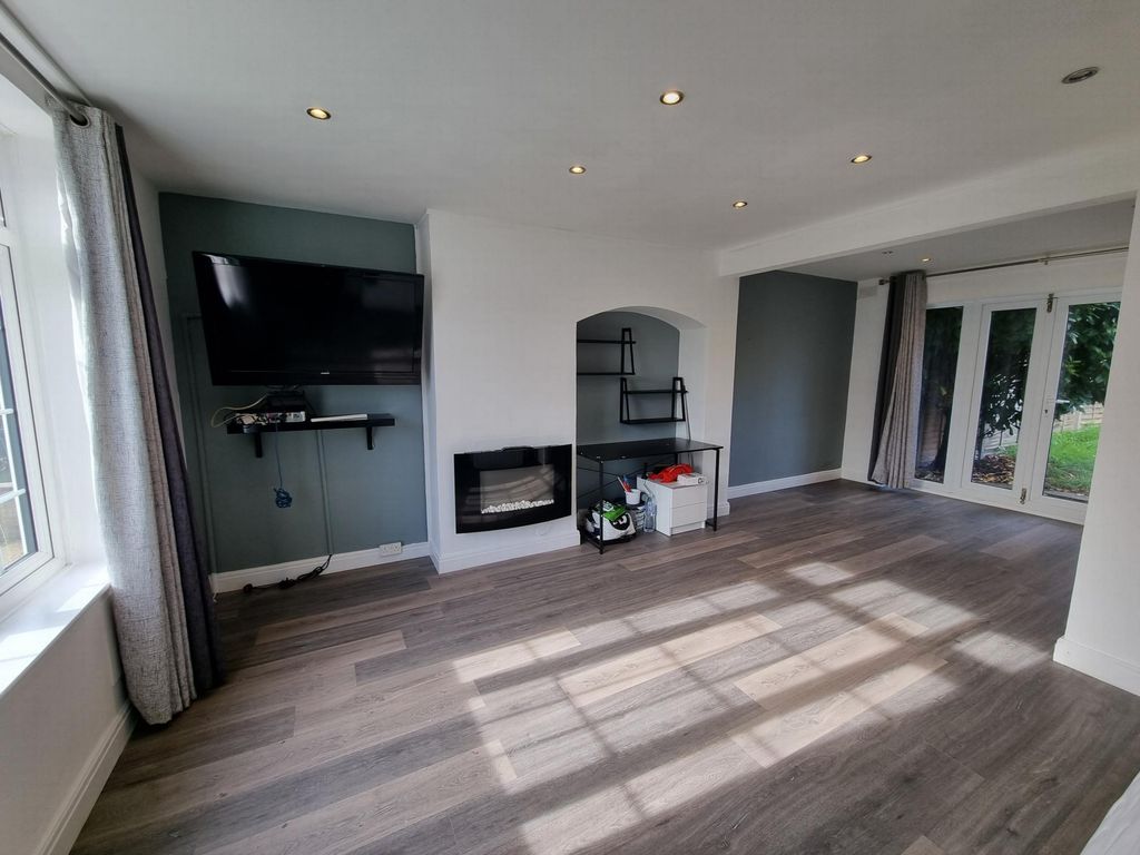 2 bed end terrace house to rent in Abbots Road, Edgware HA8, £1,800 pcm