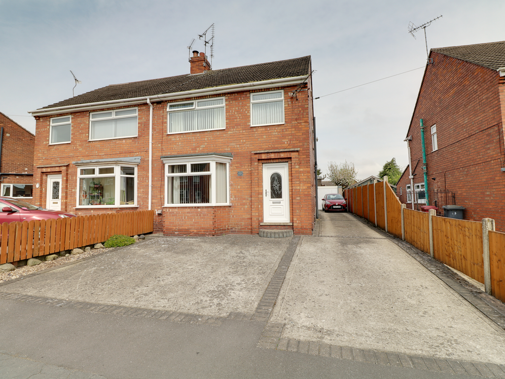 3 bed semidetached house for sale in Grange Lane South, Scunthorpe