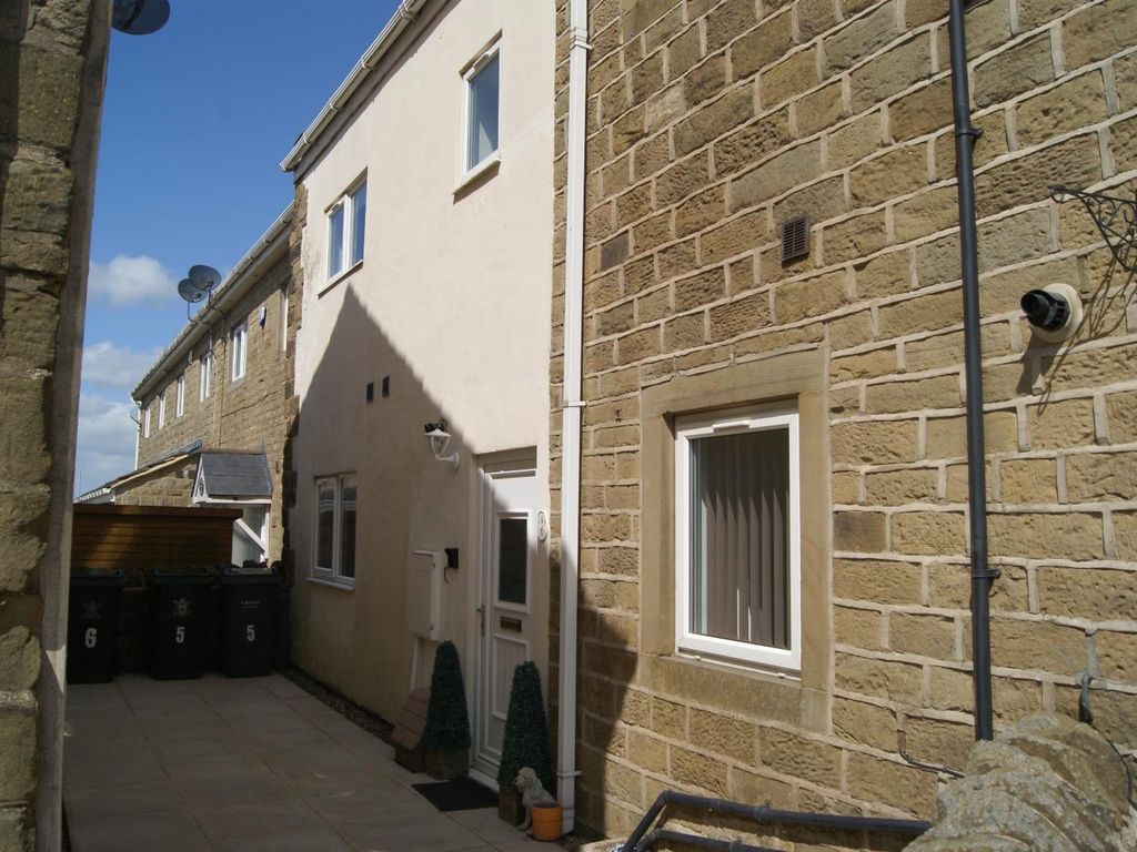 3 bed flat to rent in Halifax Road, Cullingworth, Bradford, West
