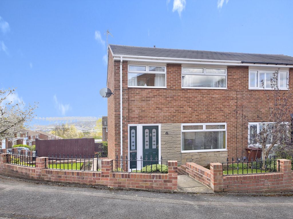 3 bed semidetached house for sale in Pangbourne Close, Newcastle Upon