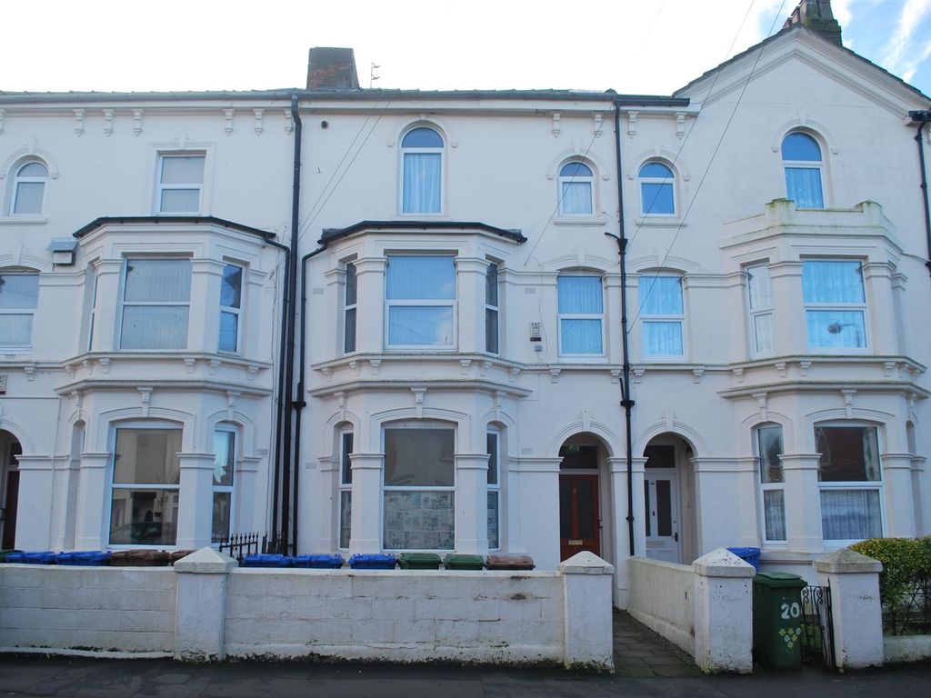 1 bed flat to rent in Princes Avenue, Withernsea HU19, £395 pcm Zoopla