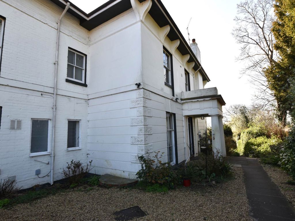 2 bed flat to rent in Lansdowne Crescent, Worcester WR3, £725 pcm Zoopla